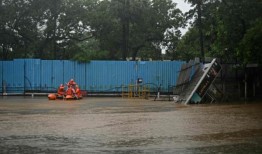 气旋袭击印度东南海岸，造成8人死亡