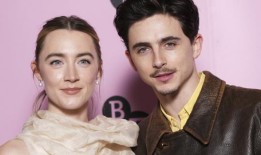 蒂莫西·查拉梅和西尔莎·罗南聊起了名声和友谊