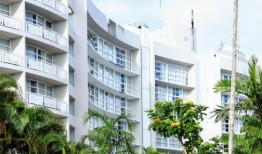 致命的四分钟前，直升机坠毁在希尔顿双树酒店