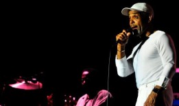 传奇R&B歌手54年后退休：“这几十年真是太棒了”