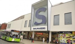 科尔切斯特女子承认伊普斯维奇帆船制造商商店盗窃案