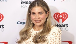 “男孩遇见世界”的校友更新与癌症的斗争：“醒着很痛苦”