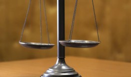 密西西比州要求阿拉巴马州拖船公司赔偿格尔夫波特吊桥584000美元的损失