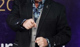 詹姆斯·威尔在新年授勋名单上公布了肾癌的最新进展