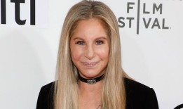 戴安娜王妃曾经把芭芭拉·史翠珊从尴尬的服装故障中拯救出来