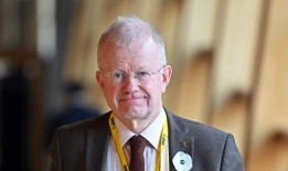 苏格兰民族党议员对撤除鞭子感到“失望”，“只想要以色列和加沙的和平”