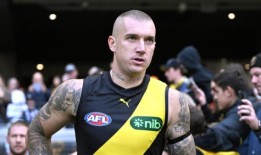 马丁里程碑的舞台已经搭建好，老鹰队在一旁等待