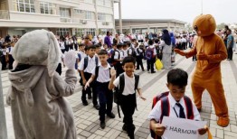 槟城217,000多名学生开始新学期