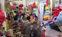 帮助整理房屋的志愿者组织表示，COVID-19大流行加剧了囤积情况