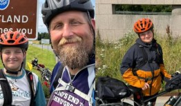 男孩，10岁，两次骑完英国一半的距离，“松了口气”