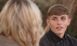 失踪的杰伊·斯莱特(Jay Slater)最好的朋友正在给他打视频电话，“我知道他出了车祸”