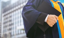 凤凰城大学学生贷款减免：3700万美元被驳回，谁有资格？