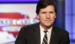 塔克·卡尔森的文字描述的是“一群特朗普的家伙”如何跳过“反法小子”，而不是“白人如何打架”