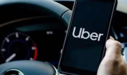 来看看这位巴特那的优步司机，他拥有硕士学位，在屏幕上播放Netflix，还有UPSC的梦想