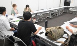 有酒瘾的人，在日本家庭里分享经验，希望能帮助别人