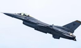 RSAF -16喷气式飞机在登加空军基地坠毁;飞行员正在接受医疗护理