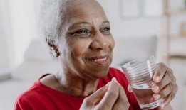 医生揭示了一种我们每天都应该服用的药丸，以降低患糖尿病和癌症的风险