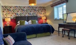 购物者发现舒适的“不拉肚子”控制泳衣有两种穿法