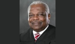 蒙哥马利县法官中枪后情况严重;儿子被捕