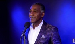 独家：诺姆·刘易斯演唱《圣诞之歌》