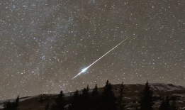 视频：狮子座流星在罕见的事件中留下了飞行尾巴