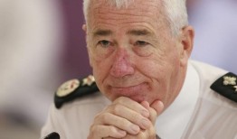 北爱尔兰警察局局长表示，警察将“冒着伤害的危险”保护穆斯林社区