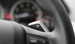 换挡拨片怎么用？轻松掌握赛车级换挡技巧，让你的驾驶体验飞升！