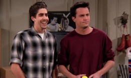 《老友记》演员称情景喜剧缺乏多样性“疯狂”