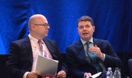 公共部门工会开始就薪酬协议进行投票