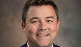 前佛罗里达州共和党主席不会面临性侵犯指控，但“窥阴癖”仍有可能被提起