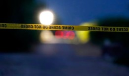 带着孩子的女人出现在莫比尔加油站脖子上有枪伤