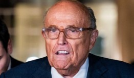 法官判定鲁迪·朱利安尼在诽谤案中藐视法庭