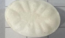 据称，有人在食物银行捐款后试图在Facebook上出售冰毒棒棒糖