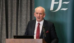 HSE首席执行官不确定招聘禁令是否有效，因为去年服务部门雇佣了2200多名员工