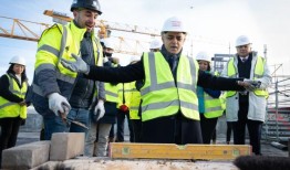 萨迪克·汗是一个“不要脸的YIMBY”，他的住房代表声称