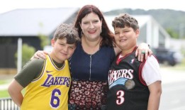 北国母亲达利特·斯瓦特的家在烘干机引起的火灾中严重受损