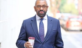 政治最新消息：保守党议员称他将提名普里蒂·帕特尔为下一任党领袖