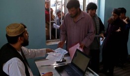 在国会改革停滞之际，美国境内的阿富汗人在不确定性中挣扎