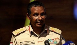 苏丹准军事领导人赫梅迪在旅行中会见平民领导人