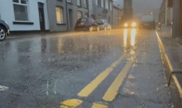 风暴“伊莎”：由于交通中断，数十户家庭断电