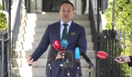 利奥·瓦拉德卡：有史以来最年轻的爱尔兰总理，在英国脱欧谈判中发挥了关键作用