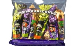 镇上的官员关闭了一个男孩的冰淇淋摊募捐者和死亡威胁接踵而至