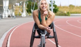 “有撞车事故……残疾人运动员麦迪逊·德·罗萨里奥遭遇职业危害