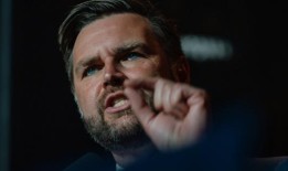 万斯称“猫女”的言论是“讽刺”，但放大了出生率的争论