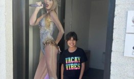 数百名哀悼者参加9岁的Alice da Silva Aguiar的葬礼，她在Southport被刺身亡