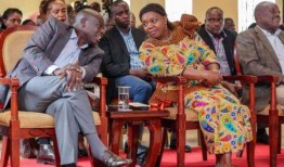 DP Gachagua，妻子闷闷不乐地越过sh400米，在船上挖洞，Ruto正在掌舵