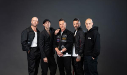 男孩组合五人组25年来首次与原成员重聚