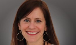 杜马斯·韦斯利导演谈到支持莫比尔湾两岸的无家可归者