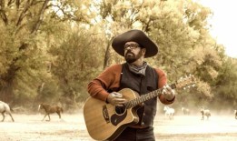 INXS的词曲作者安德鲁·法里斯在歌曲中回归WA