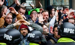 领导起诉反特朗普抗议者的司法部律师遭到道德指控